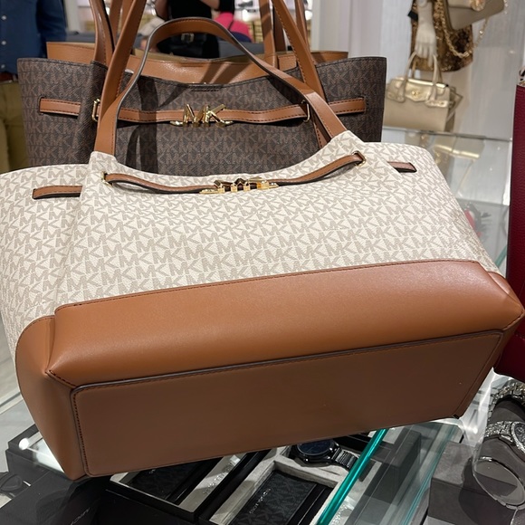 MICHAEL KORS
Reed Large Logo Belted Shoulder Tote Bag
Vanilla 
NWT - Picture 6 of 16